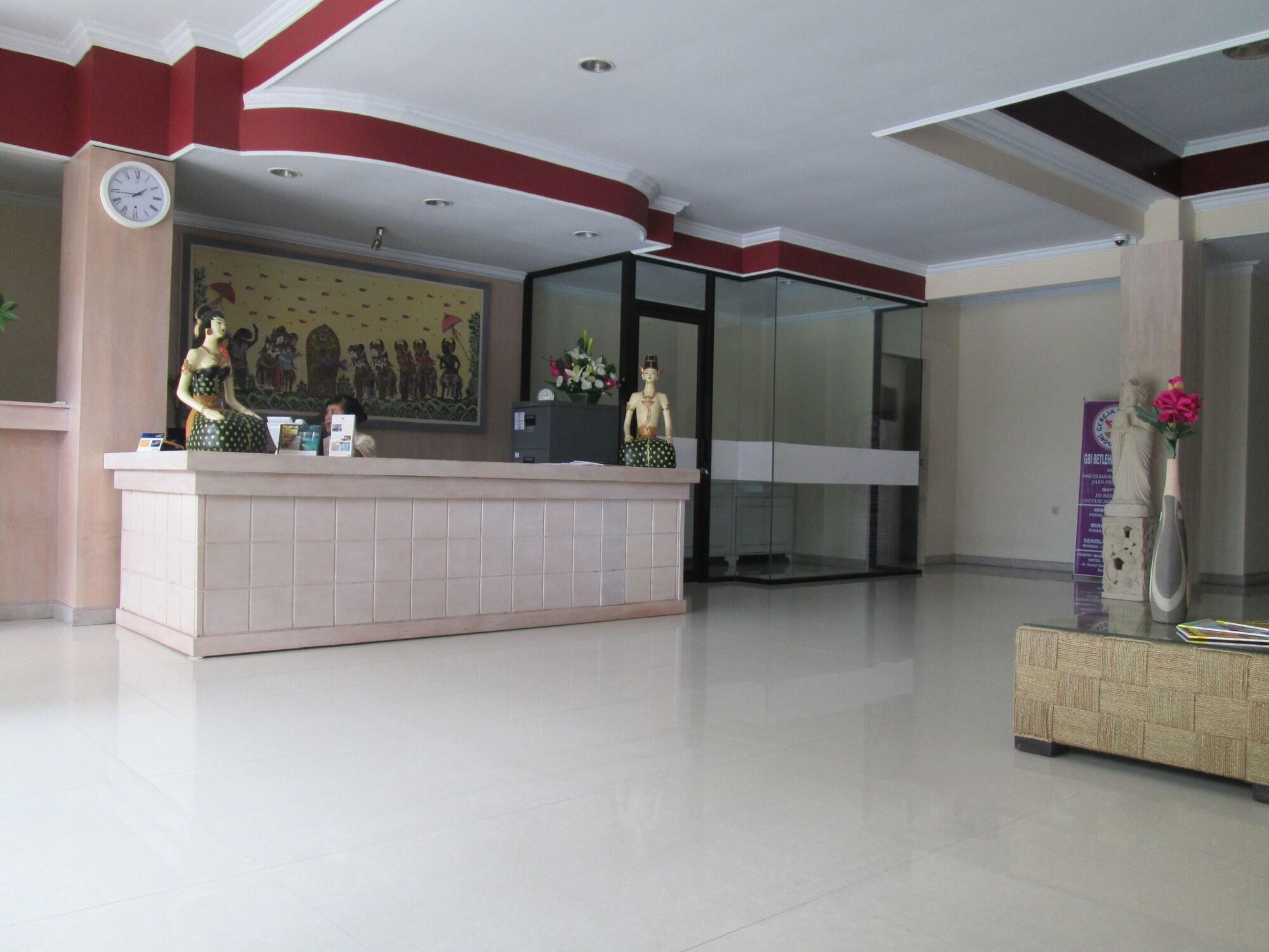 Puri Saron Denpasar Hotel Esterno foto